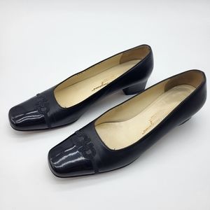 Salvatore Ferragamo black leather low heel slip on classic shoe Size 7.5